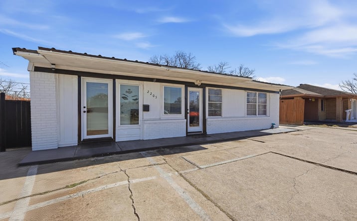 Pictures of Mixed Use property located at 2205 Strawberry Rd, Pasadena, TX 77502 for sales - image #1