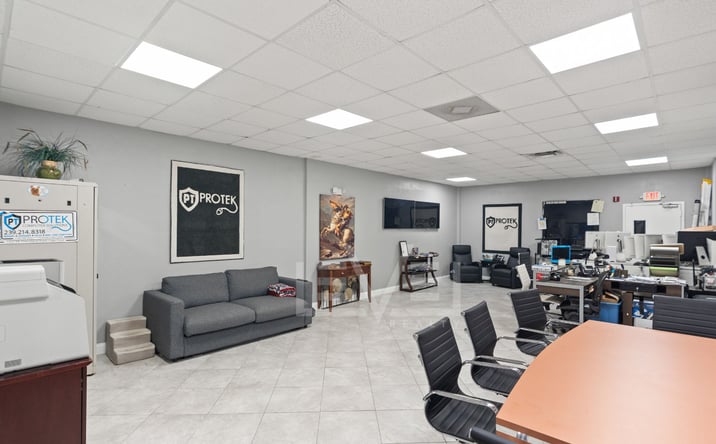 Pictures of Office property located at 3015 N Ocean Blvd C-125, Fort Lauderdale, FL 33308 for sales - image #1