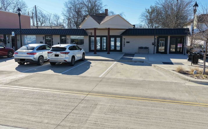 Pictures of Office, Retail property located at 708 Cedar St, Cedar Hill, TX 75104 for sales - image #1