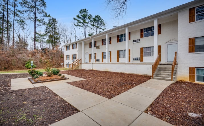 Pictures of Multifamily property located at 1433 Stratford Rd, Kingsport, TN 37664 for sales - image #1