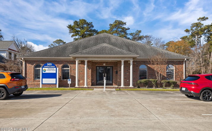 Pictures of Office property located at 305 Commerce Ave, Morehead City, NC 28557 for sales - image #1