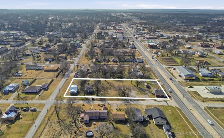 Pictures of Business for Sale, Mixed Use, Office, Retail, Industrial property located at 419 N Wood Drive, Okmulgee, OK 74447 for sales - image #1
