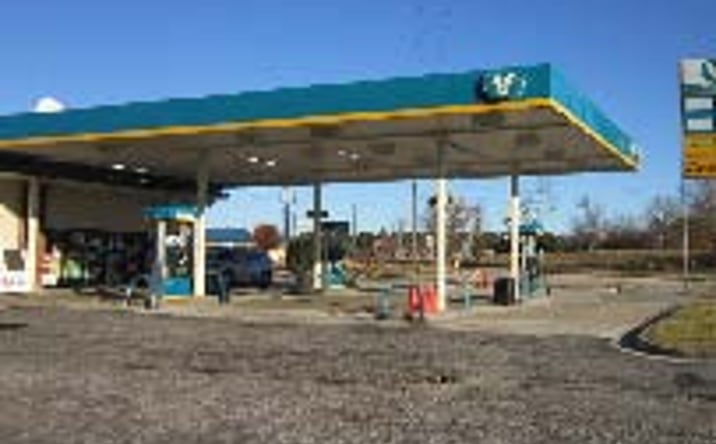 Pictures of Retail property located at 2301 Lackey St, Lumberton, NC 28360 for sales - image #1