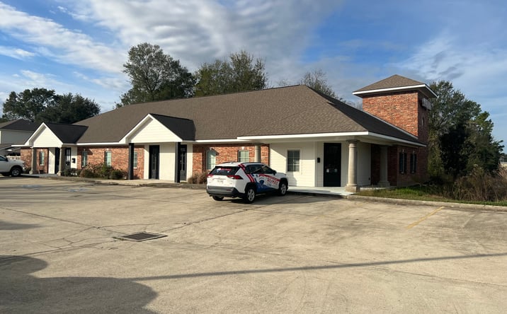 Pictures of Office property located at 1180 E McNeese St, Lake Charles, LA 70607 for sales - image #1