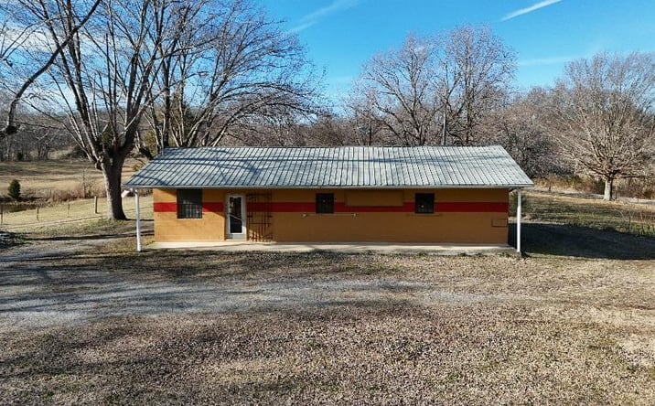 Pictures of Retail property located at 4075 York Hwy, Gainesboro, TN 38562 for sales - image #1