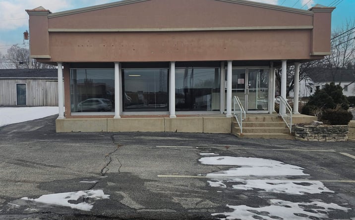 Pictures of Office, Retail property located at 3204 & 08 N UNIVERSITY Street, Peoria, IL 61604 for sales - image #1