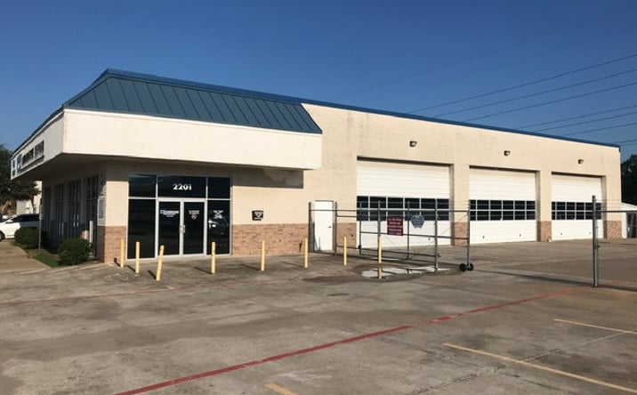 Pictures of Business for Sale, Retail property located at 2201 W Pioneer Pkwy, Arlington, TX, USA, Arlington, TX 76013 for sales - image #1