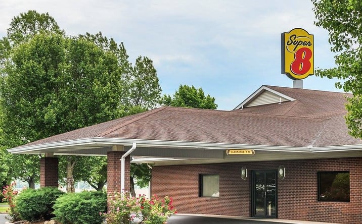Pictures of Hospitality property located at 1100 Eastgate Dr, O'Fallon, IL 62269 for sales - image #1