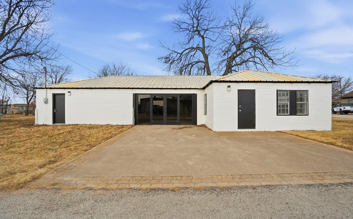 Pictures of Mixed Use, Office property located at 129 N Magnolia St, Crowley, TX 76036 for sales - image #1