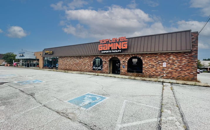 Pictures of Retail property located at 6933 Pearl Rd, Middleburg Heights, OH 44130 for sales - image #1