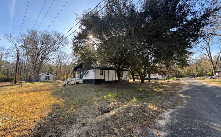Pictures of Multifamily property located at 100 Barnard St, Livingston, TX 77351 for sales - image #1