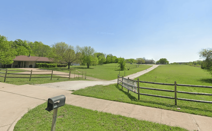 Pictures of Land property located at 1122 E Parkerville Rd, DeSoto, TX 75115 for sales - image #1