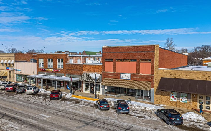 Pictures of Office, Retail property located at 616 BROADWAY Street, Lincoln, IL 62656 for sales - image #1