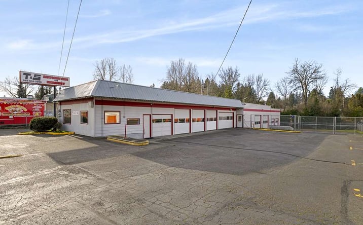 Pictures of Retail, Industrial property located at 17627 SE McLoughlin Blvd, Milwaukie, OR 97267 for sales - image #1