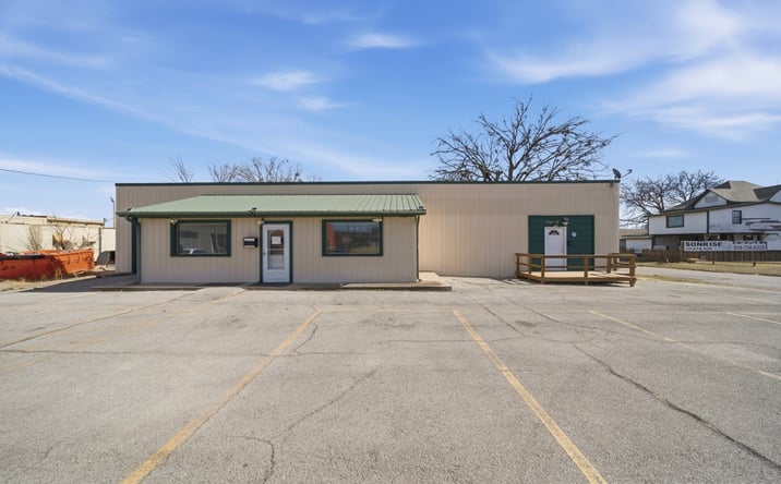 Pictures of Business for Sale, Office property located at 115 S Muskogee Avenue, Okmulgee, OK 74447 for sales - image #1