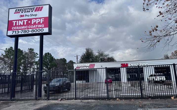 Pictures of Retail property located at 10206 N Fwy Service Rd, Houston, TX 77037 for sales - image #1
