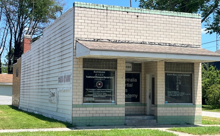 Pictures of Mixed Use property located at 320 W BROADWAY Avenue, Centralia, IL 62801 for sales - image #1