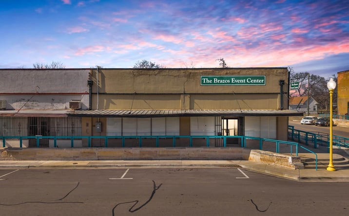 Pictures of Hospitality, Special Purpose, Business for Sale property located at 520 Elm Ave, Waco, TX 76704 for sales - image #1