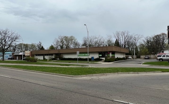 Pictures of Retail property located at 2882 S Dixie Dr., Dayton, OH 45409 for sales - image #1