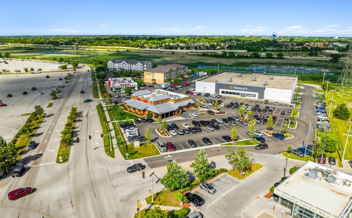 Pictures of Retail property located at 6050 Gurnee Mills Circle E, Gurnee, IL 60031 for sales - image #1