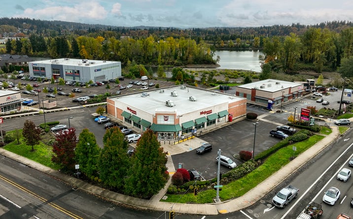 Pictures of Retail property located at 20100 McLoughlin Blvd, Gladstone, OR 97027 for sales - image #1