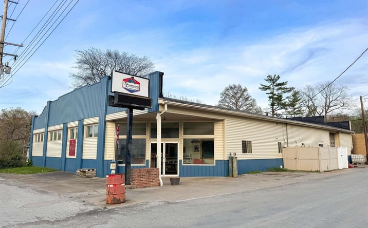 Pictures of Industrial, Office, Retail property located at 200 NE FRONT Street, Dongola, IL 62926 for sales - image #1