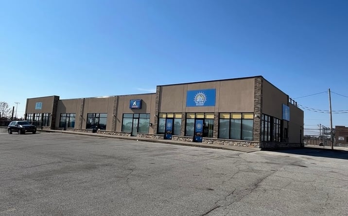 Pictures of Retail property located at 114 Myrtle Street W, Davenport, IA 52802 for sales - image #1