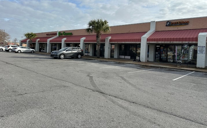 Pictures of Business for Sale, Retail property located at 8084 N Davis Hwy, Pensacola, FL 32514 for sales - image #1