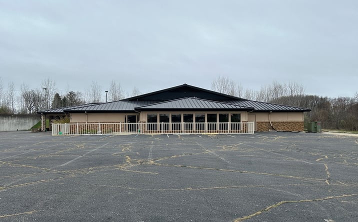Pictures of Retail property located at 310 W Wendell Jacob Ave, Angola, IN 46703 for sales - image #1
