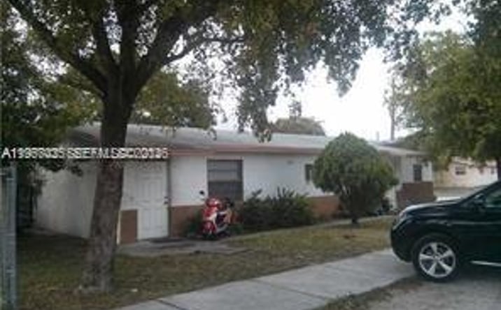 Pictures of Multifamily property located at 2100 NW 4th St, Pompano Beach, FL 33069 for sales - image #1