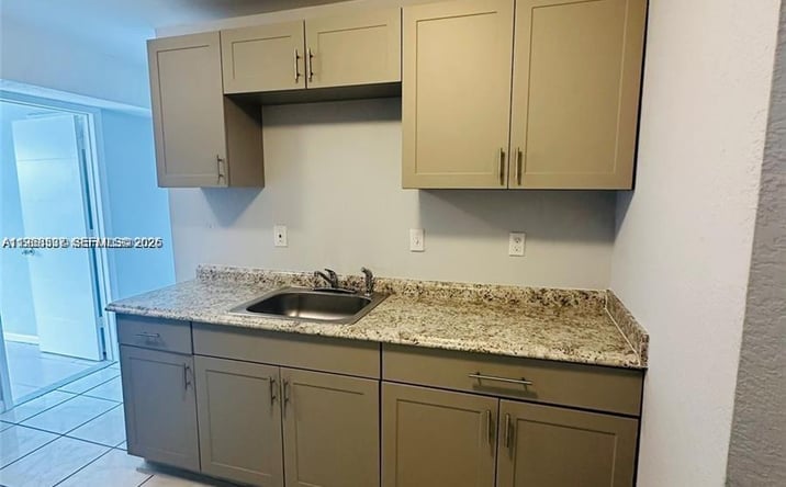 Pictures of Multifamily property located at 5 NE 16th Ct, Fort Lauderdale, FL 33305 for sales - image #1