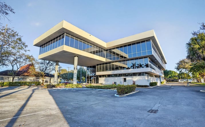 Pictures of Office property located at 6067 Hollywood Blvd, Hollywood, FL 33024 for sales - image #1