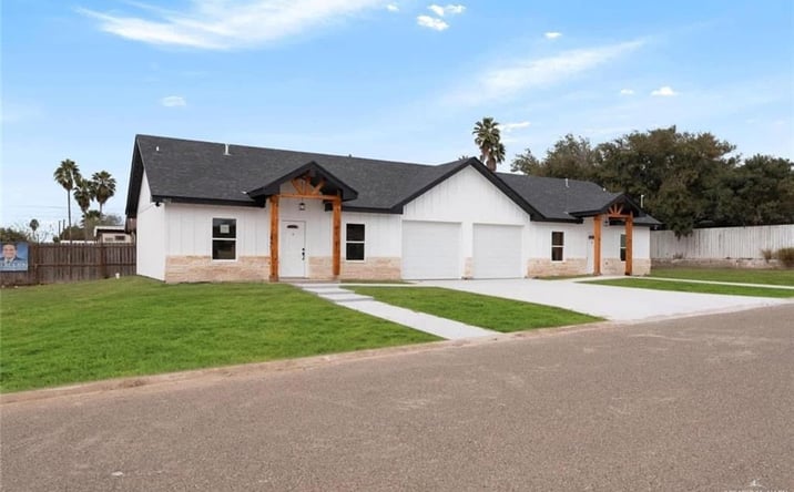 Pictures of Multifamily property located at 601 E Allende Avenue, Roma, TX 78584 for sales - image #1