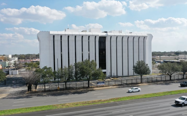 Pictures of Office property located at 7011 Southwest Fwy, Houston, TX 77074 for sales - image #1