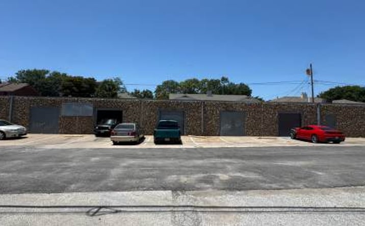Pictures of Industrial property located at 719 N Hampton Rd, DeSoto, TX 75115 for sales - image #1
