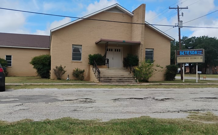 Pictures of Office property located at 532 N Travis St, De Leon, TX 76444 for sales - image #1