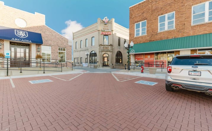 Pictures of Retail property located at 1207 TOWER Square, Marion, IL 62959 for sales - image #1