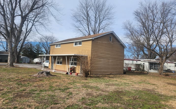 Pictures of Multifamily property located at 1024 N Hickory Street, Duquoin, IL 62832 for sales - image #1