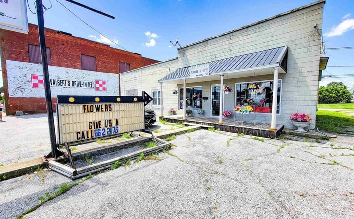 Pictures of Retail property located at 223 E NORTH Avenue, Flora, IL 62839 for sales - image #1