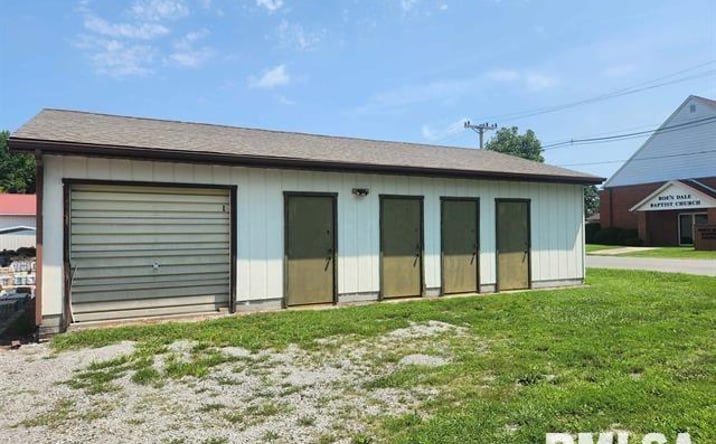 Pictures of Retail property located at 309 S Beaucoup Street, Pinckneyville, IL 62274 for sales - image #1