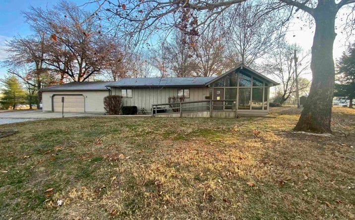 Pictures of Business for Sale, Office property located at 205 N DAVIS Avenue, Centralia, IL 62801 for sales - image #1