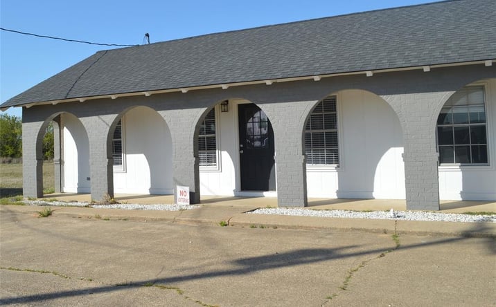 Pictures of Office property located at 800 W Front Street, De Kalb, TX 75559 for sales - image #1