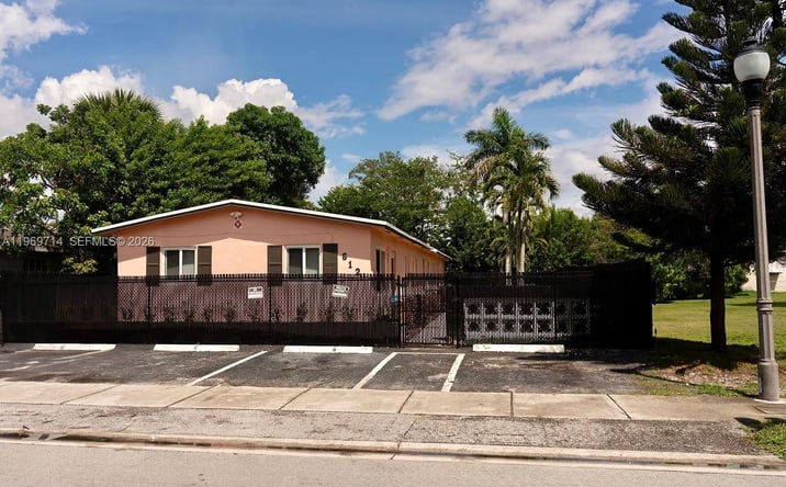 Pictures of Multifamily property located at 612 NW 10th Ter, Fort Lauderdale, FL 33311 for sales - image #1