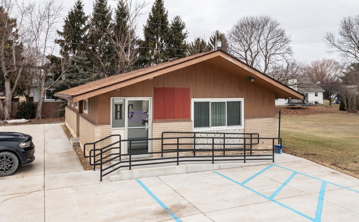 Pictures of Office property located at 3325 N Dixie Hwy, Monroe, MI 48162 for sales - image #1