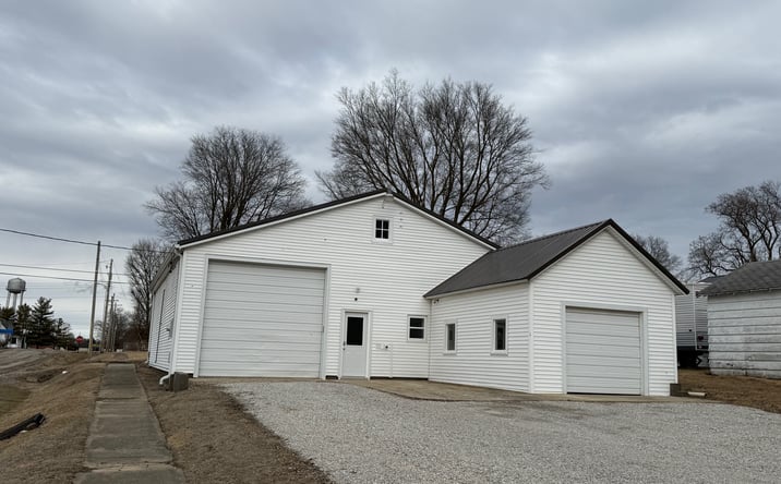 Pictures of Industrial property located at 117 W Main St, Pleasant Plains, IL 62677 for sales - image #1