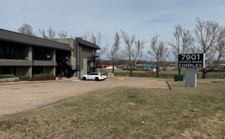 Pictures of Office property located at 7901 NE 10th St, Midwest City, OK 73110 for sales - image #1