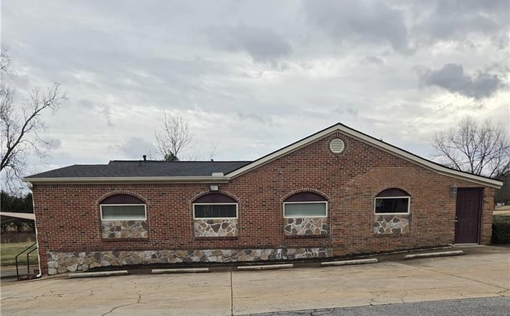 Pictures of Mixed Use, Office property located at 293 N Broad Street, Winder, GA 30680 for sales - image #1