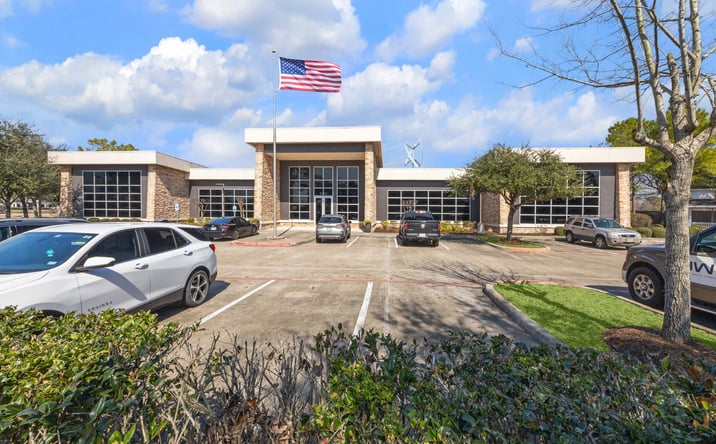 Pictures of Office property located at 2000 W Parkwood Ave, Friendswood, TX 77546 for sales - image #1