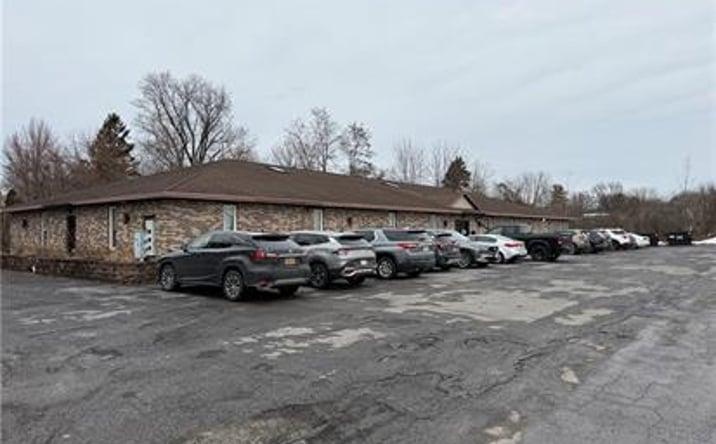 Pictures of Office, Retail property located at 636 Old Liverpool Rd, Liverpool, NY 13088 for sales - image #1