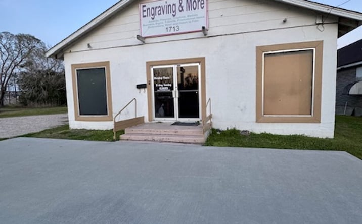 Pictures of Mixed Use, Office, Retail property located at 1713 Avenue F, Bay City, TX 77414 for sales - image #1